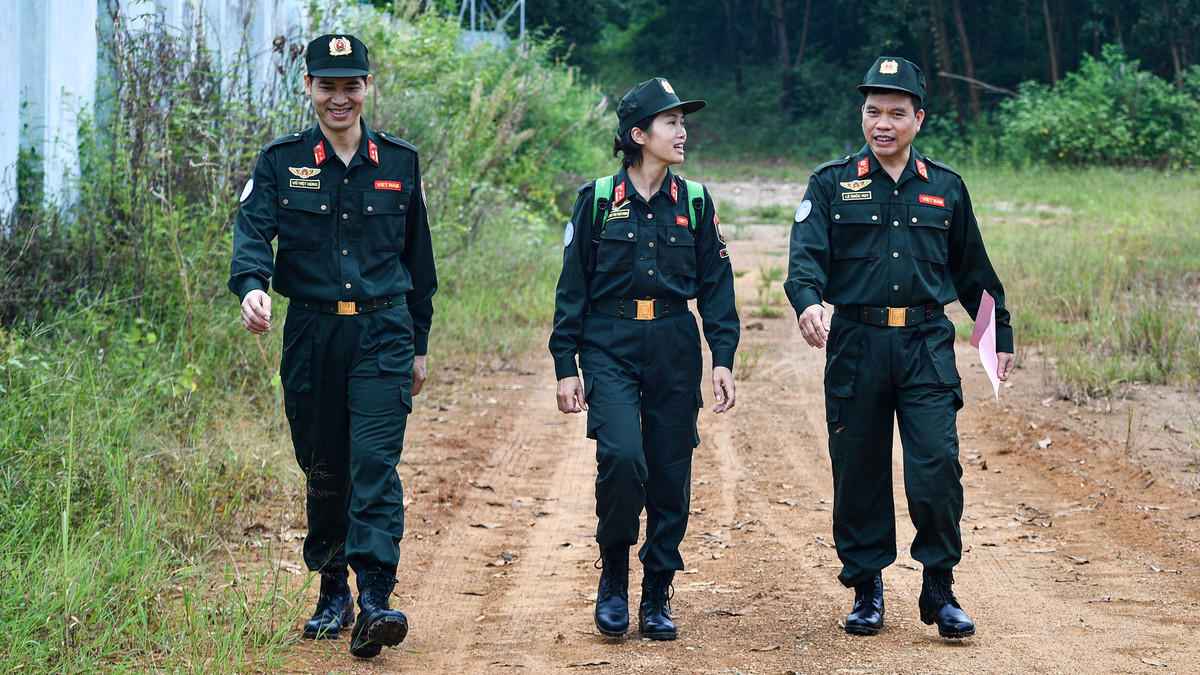 Đồng hành cùng tôi là đại tá Lê Quốc Huy và trung tá Vũ Việt Hùng. Chúng tôi có quá trình rèn luyện trong nhiều tháng trước khi bắt đầu tham gia nhiệm vụ tại Phái bộ gìn giữ hòa bình Liên Hợp Quốc ở Nam Sudan (UNMISS) từ ngày 14/10.