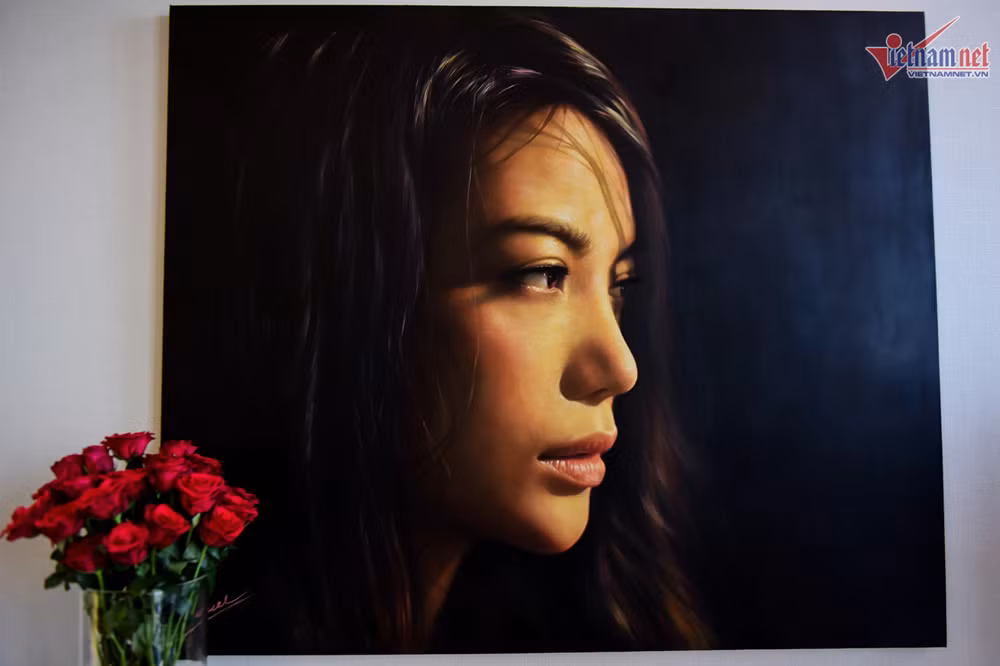 Và tất nhiên không thể thiếu bức chân dung lớn của nữ chủ nhân.