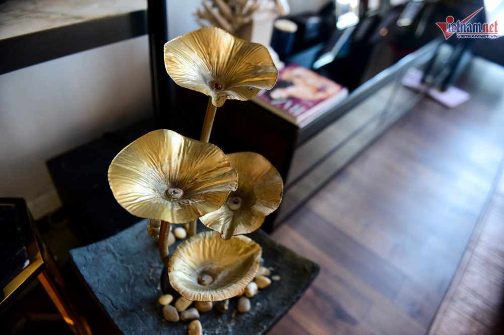 Bát hoa bằng đồng ấn tượng