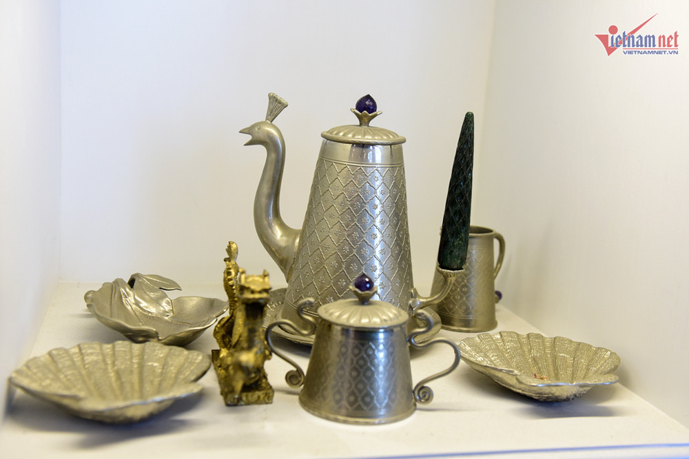 Điểm đặc biệt thú vị khác nữa là căn hộ được trang trí bởi những vật dụng bằng đồng đắt đỏ.