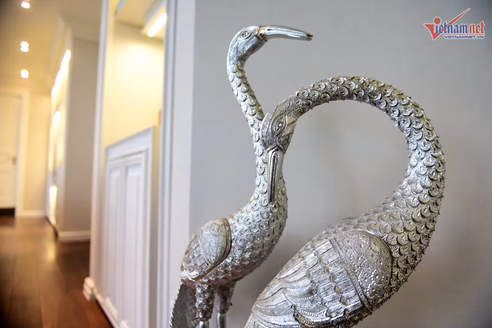 Những vật dụng đắt tiền này được cô sưu tầm từ các chuyến du lịch, biểu diễn hoặc gặp gỡ đối tác