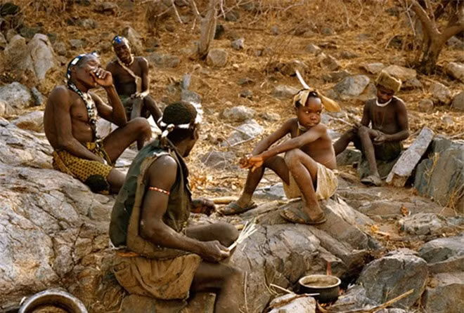 Ky la bo toc khong thich van minh, an long o lo thoi tien su