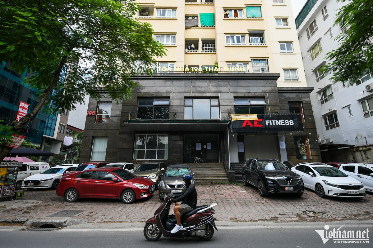 Hiện khu vực tầng 1, tầng lửng chung cư này không hoạt động. Chủ sở hữu tòa nhà đã thông báo diện tích trên đang được công an quận Đống Đa đình chỉ. Thanh tra thành phố Hà Nội và cảnh sát điều tra quận Đống Đa đang làm rõ những sai phạm để xử lý theo đúng pháp luật.