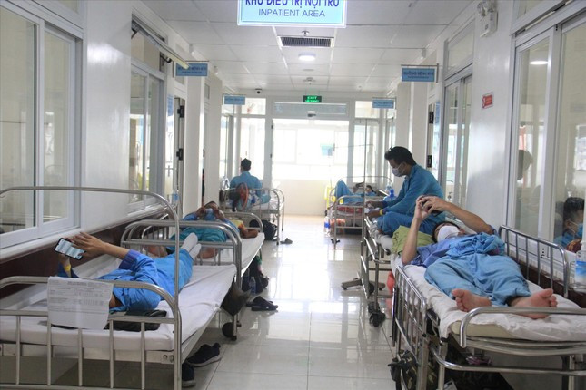 Bung phat dich sot xuat huyet: Dau hieu can nhap vien