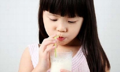 Uống sữa vào buổi tốt rất tốt cho sức khỏe.