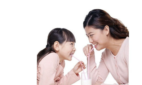 Nhờ có Kun Cookies, chuyện uống sữa của Bơ đã vui hơn trước