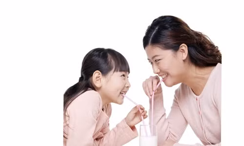 Nhờ có Kun Cookies, chuyện uống sữa của Bơ đã vui hơn trước