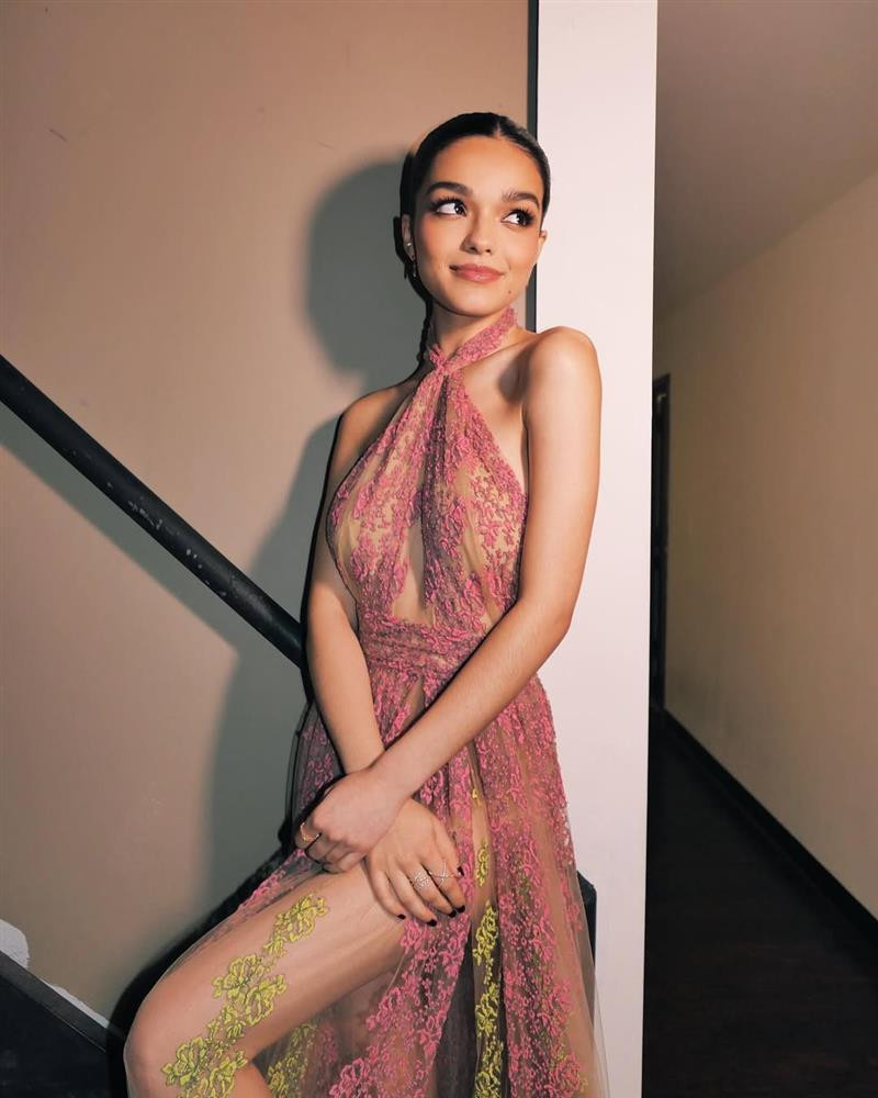 ới việc đóng vai chính nàng Bạch Tuyết trong bom tấn live action có chi phí sản xuất lên tới 250 triệu USD, Rachel Zegler là ngôi sao đang được truyền thông, thương hiệu lớn và các dự án phim bom tấn săn đón.