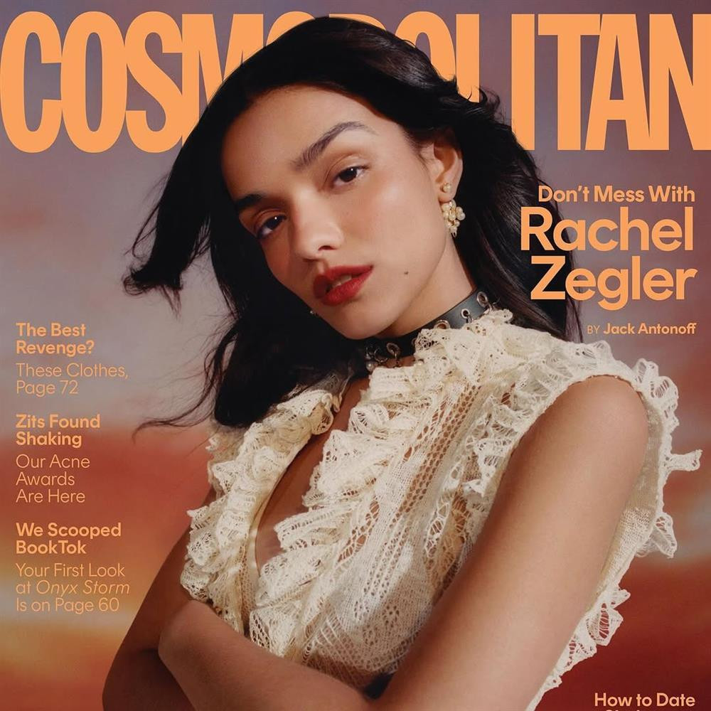 achel Zegler dù mới 23 tuổi nhưng đã có 11 năm kinh nghiệm diễn xuất. Năm 2021, vai María trong bộ phim nhạc kịch "West Side Story" (2021) đã mang về cho cô giải Quả cầu vàng cho Nữ diễn viên xuất sắc nhất ở thể loại hài/nhạc kịch.