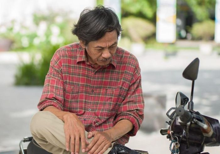 NSND Bùi Bài Bình cho biết, ở tuổi U70, nhiều người đi bộ, đạp xe, bơi lội,… nhưng ông không chơi môn thể thao nào. Ông rèn luyện sức khỏe bằng cách thường xuyên đi lại ở phim trường, leo trèo trong bối cảnh, lên rừng, tắm suối.