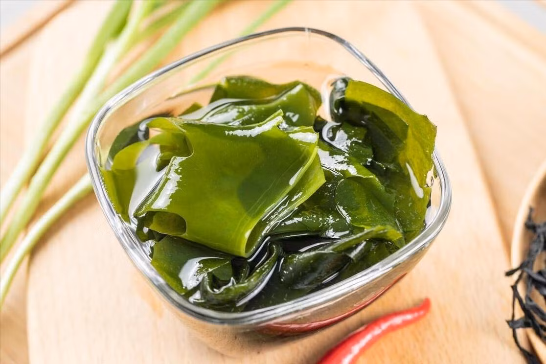 Loai rau den tu bien co luong canxi gap 10 lan sua-Hinh-4