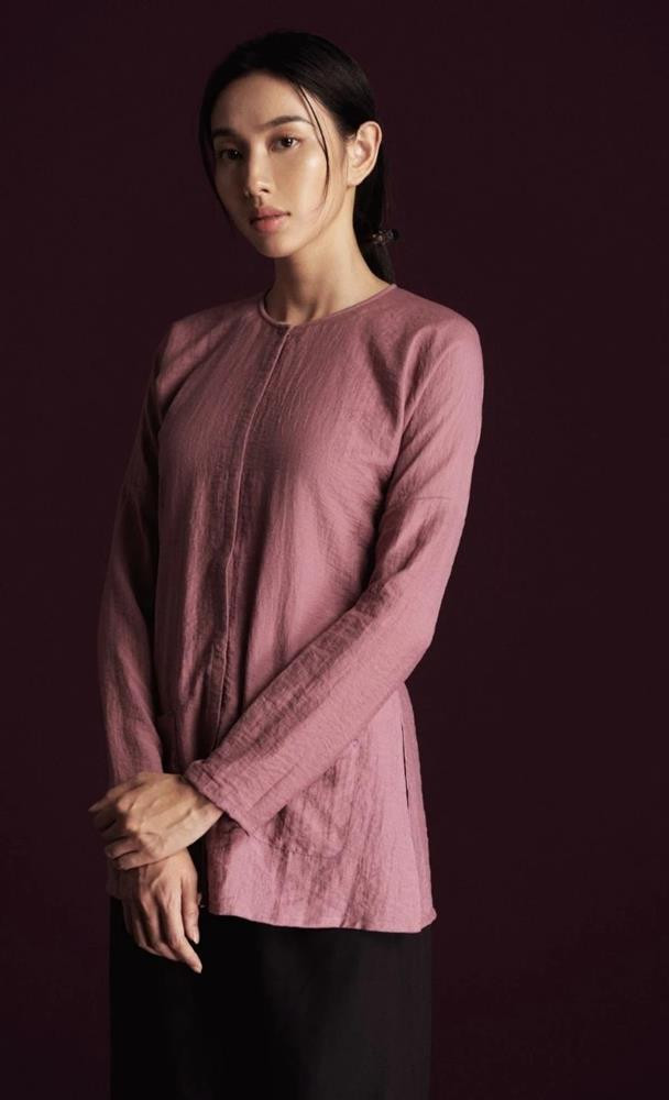 Mới đây, hoa hậu Thùy Tiên nhận cơn mưa lời khen khi hoá thân nhân vật Phượng trong phim "Linh miêu - Quỷ nhập tràng". 