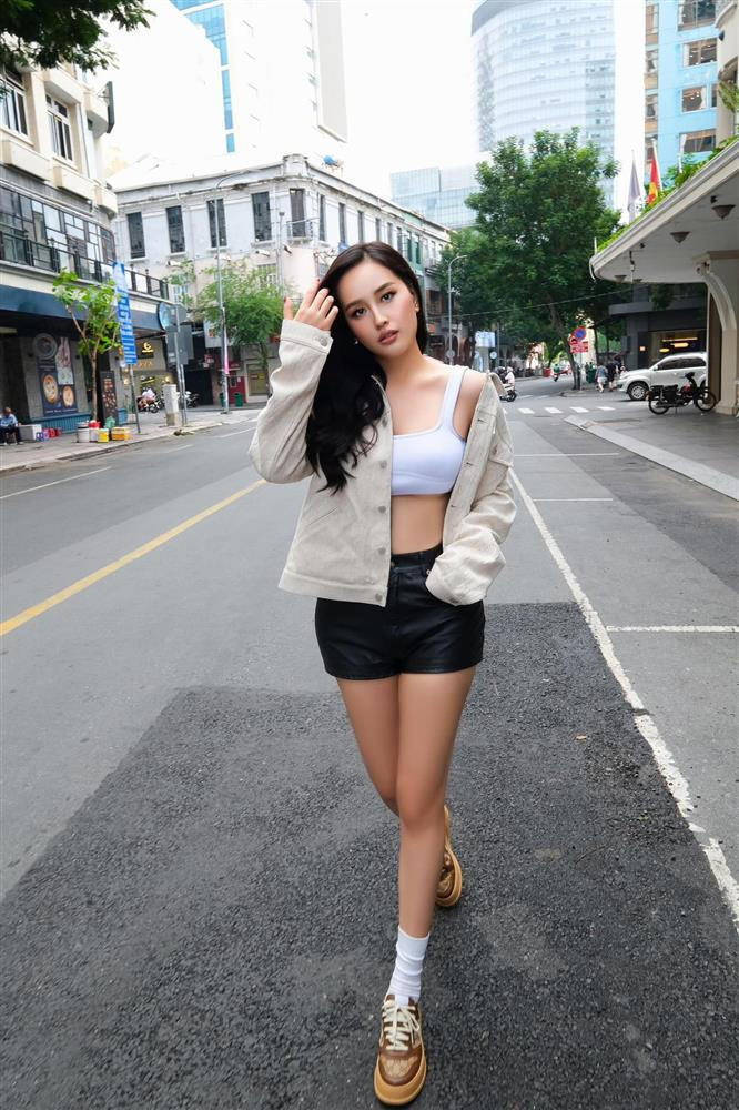 Mai Phương Thuý hướng đến hình ảnh người phụ nữ độc lập, năng động.