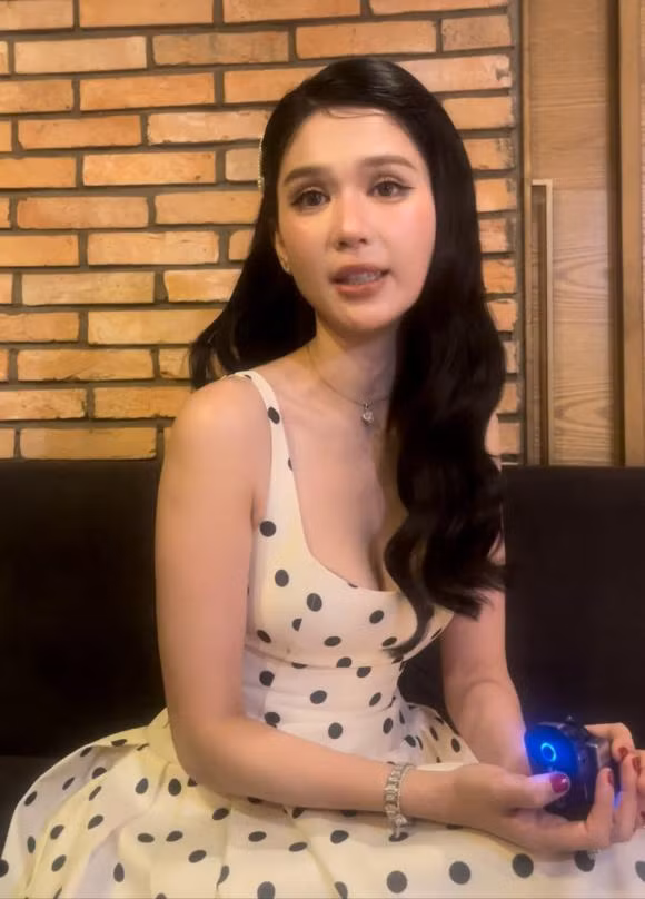 Ngoc Trinh phan ung sao truoc cau hoi “cach mat” Vu Khac Tiep?-Hinh-2