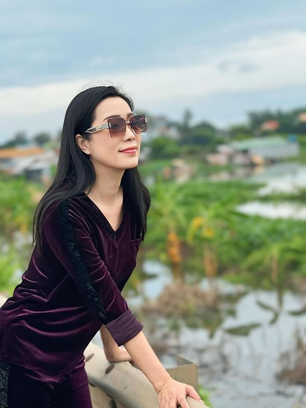 Sau những ồn ào về chuyện từ thiện, NSND Trịnh Kim Chi trở lại cuộc sống yên bình. Cô vẫn miệt mài cống hiến cho nghề và những hoạt động thiện nguyện lẫn công tác xã hội.