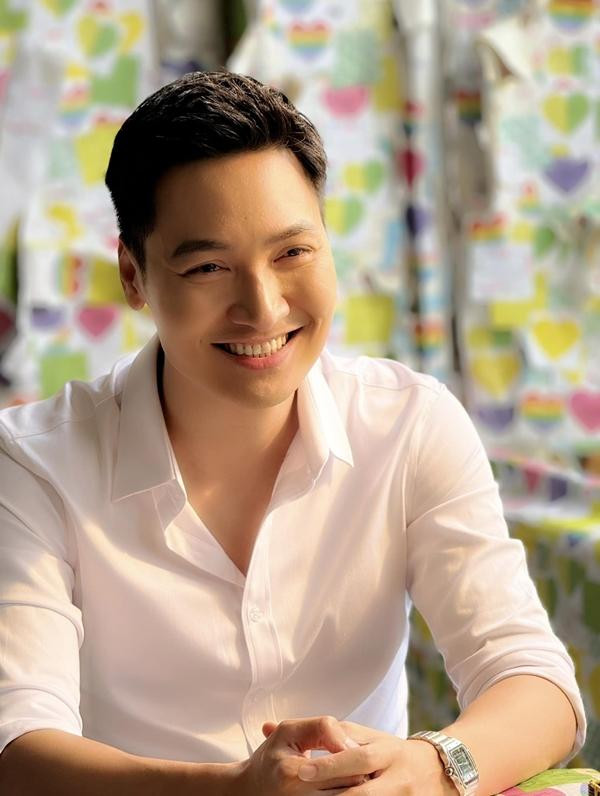 au "Hương vị tình thân", diễn viên Mạnh Trường liên tiếp xuất hiện trong hai bộ phim tâm lý tình cảm "Chúng ta của 8 năm sau" và "Đừng nói khi yêu" với hình ảnh soái ca đậm chất ngôn tình na ná nhau.