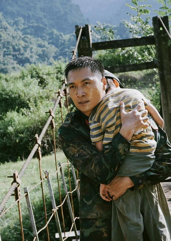 ##b###Mạnh Trường đang gây chú ý với vai Trung tá Đại trong phim về Bộ đội Cụ Hồ "Không thời gian" phát sóng trên VTV1 của đạo diễn Nguyễn Danh Dũng.