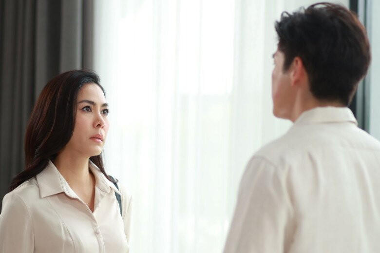 Nha dang xay, chong dua ban cam ket, toi nga ngua