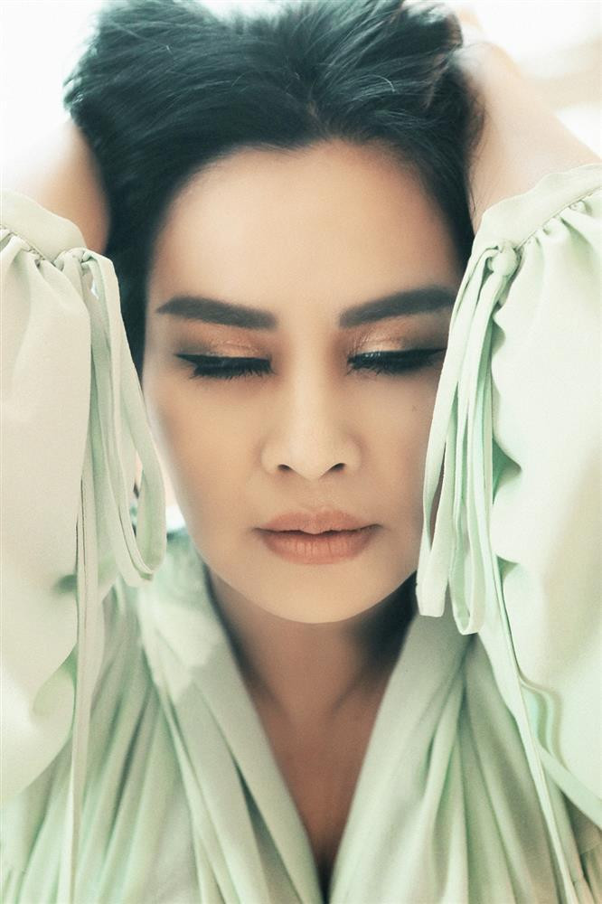 ữ ca sĩ trẻ Hoàng Quyên từng thốt lên: "Tôi yêu chị Thanh Lam. Có nhiều đêm diễn, tôi đứng trong cánh gà, cứ mải ngắm Thanh Lam mà quên mất sắp tới mình phải hát gì. Người đâu mà đẹp và hát hay thế". Ca sĩ Nguyễn Đình Thanh Tâm thậm chí còn gọi diva số 1 của nhạc Việt là "nữ hoàng nhan sắc".