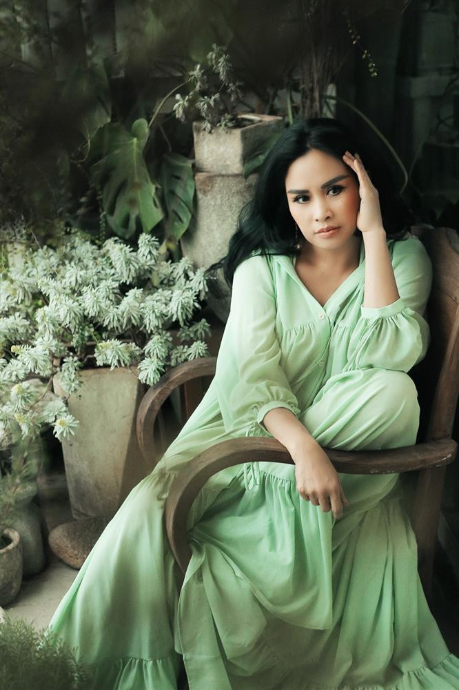 heo nhiếp ảnh gia, sự "chân thật" chính là yếu tố làm nên vẻ đẹp đậm đà tự nhiên của Thanh Lam. Nữ ca sĩ luôn chân thật với cảm xúc của bản thân và không ngần ngại thể hiện điều đó. Điều này góp phần bộc lộ nét đàn bà tự nhiên, không gắng gượng.