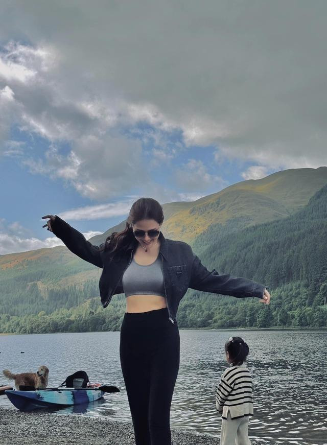 Bà mẹ 2 con" Phanh Lee sở hữu phong cách rất sành điệu.