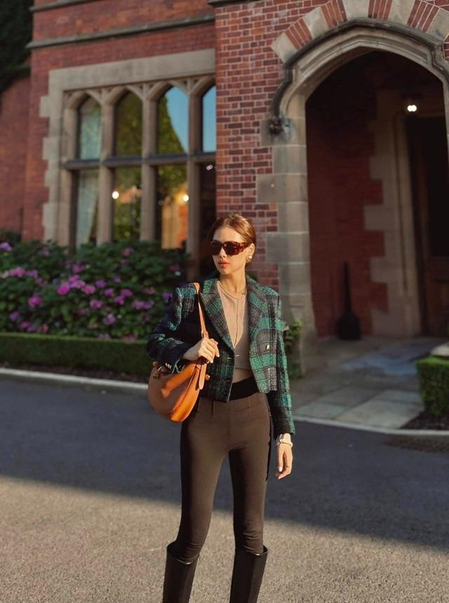 au khi làm dâu hào môn, Phanh Lee càng chăm diện đồ hiệu và những chuyến vi vu trời Tây cùng gia đình.