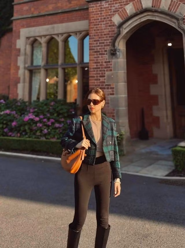 Sau khi làm dâu hào môn, Phanh Lee càng chăm diện đồ hiệu và những chuyến vi vu trời Tây cùng gia đình.