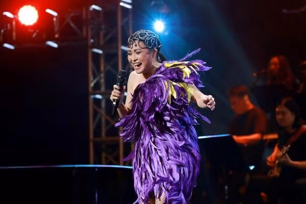 Với Phương Thanh, cảm xúc và đam mê với âm nhạc là lớn nhất còn tiền chỉ là phương tiện. Vì thế, nếu cát-sê dù lớn hay nhỏ, Phương Thanh cũng đầu tư trở lại cho sản phẩm của mình.