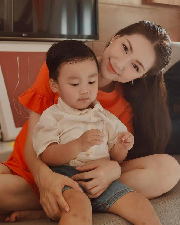 Mối tình thứ ba gây tiếc nuối nhất khi Hòa Minzy hẹn hò Minh Hải - một doanh nhân, thiếu gia ở Long An. Cả hai có con trai tên thân mật là Bo, nhưng đầu năm 2022, cô tuyên bố "chia tay trong hòa bình".