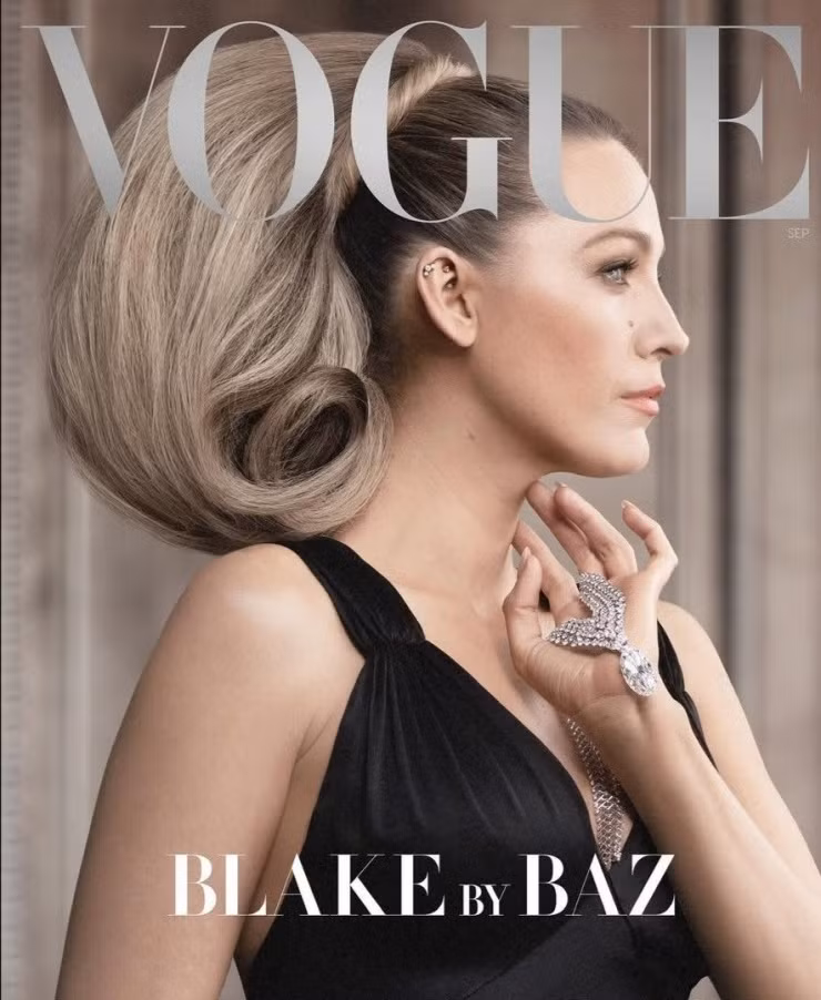 Cô cũng là gương mặt được các tạp chí đình đám ưa chuộng nhờ sở hữu vẻ đẹp sang trọng, gợi cảm.