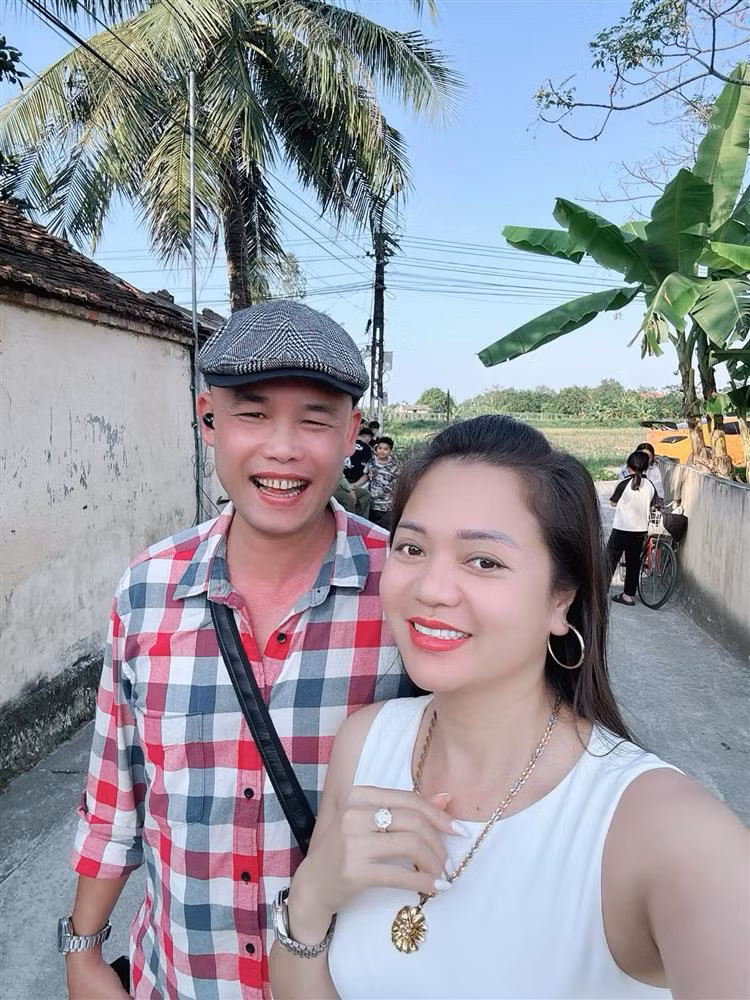 Hiep Ga dang livestream bi ban gai bat di lau nha