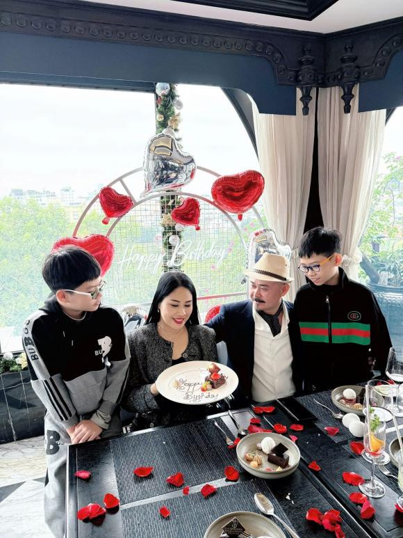 Nhan sắc xinh đẹp của vợ "ông trùm Độc đạo" Vĩnh Xương ngoài đời - Hình 3 Nhan sac xinh dep cua vo