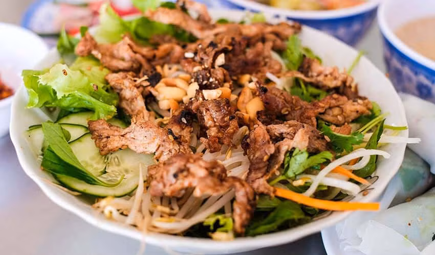 Mon dac san bun thit nuong cua Hue co gi dac biet?-Hinh-7