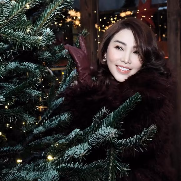 Được biết, nhóc tì có tên là William Nguyễn, mang hai quốc tịch Việt Nam và Đức.