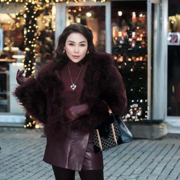 Có thể thấy, dù mới trải qua kỳ sinh nở cách đây chưa lâu nhưng người mẫu Quỳnh Thư đã sở hữu body thon gọn không một chút mỡ thừa.