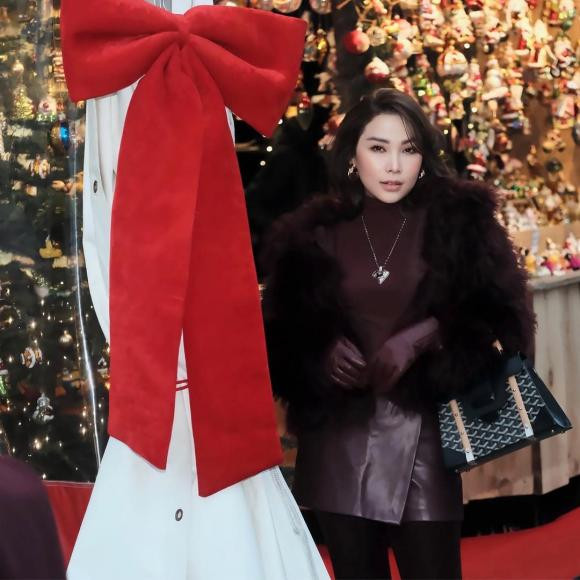 Bên cạnh đó, nhan sắc ngày một thăng hạng của mẹ bỉm cũng nhanh chóng gây chú ý.