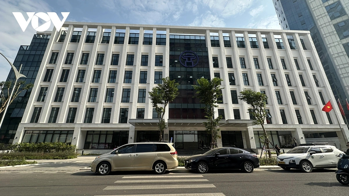 Khu liên cơ quan Vân Hồ (phường Lê Đại Hành, quận Hai Bà Trưng) diện tích xây dựng khoảng 3.613m2, công trình cao 6 tầng nổi, 1 tầng kỹ thuật tum thang và 3 tầng hầm. Mật độ xây dựng 50%, tổng diện tích sàn xây dựng dự kiến khoảng 17.540m2; tổng mức đầu tư là 659 tỷ đồng.