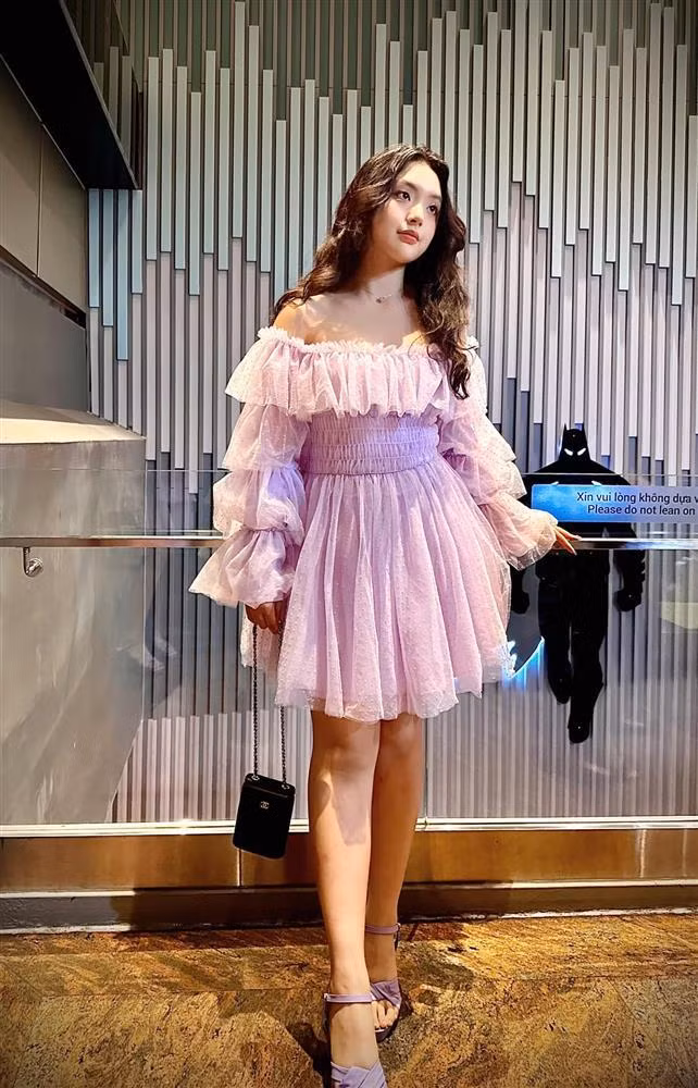 Ngoài thời trang, Suti cũng yêu thích hội họa, vẽ tranh.