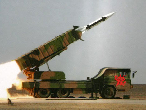 Đạn tên lửa hệ thống KS-1C chứa trong hộp phóng thay vì "treo lủng lẳng, thiếu an toàn" như trên KS-1A.