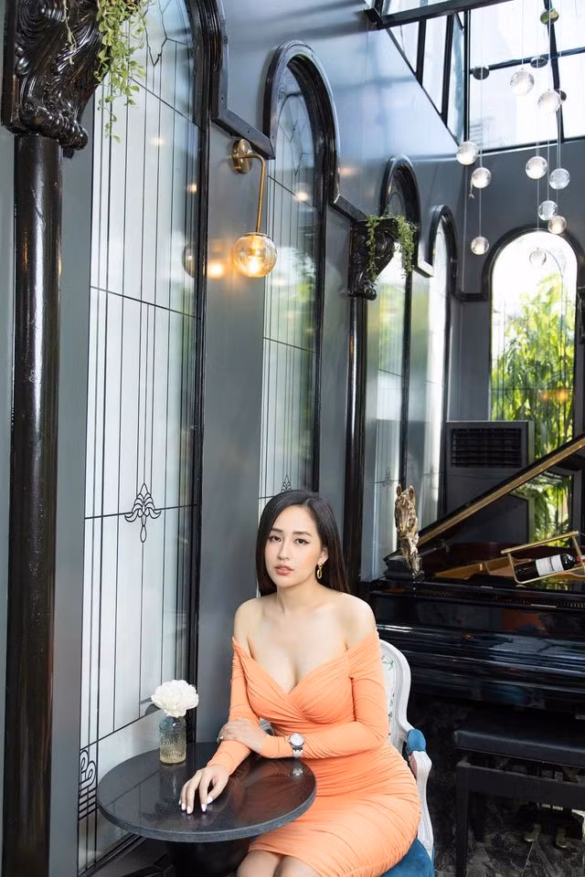 Sau 14 năm đăng quang, Mai Phương Thuý vẫn khiến công chúng 'ngất ngây' với nhan sắc ngày càng trẻ đẹp của mình.