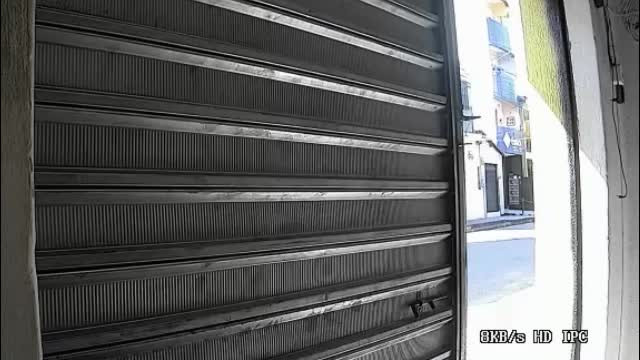 Tông trúng xe máy, bé 12 tuổi suýt mất mạng trước đầu ô tô Tong trung xe may, be 12 tuoi suyt mat mang truoc dau o to