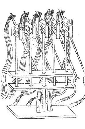 Máy ném đá liên hoàn, có thể ném cùng lúc 5 viên đá.