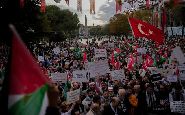 Tho Nhi Ky bat 33 nguoi voi cao buoc do tham cho Israel