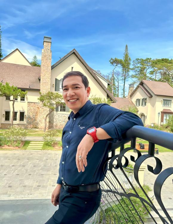 Quang Thắng ở Hà Nội trong căn hộ 30m2, cơ ngơi ở quê thế nào? - Hình 4 Quang Thang o Ha Noi trong can ho 30m2, co ngoi o que the nao?-Hinh-4