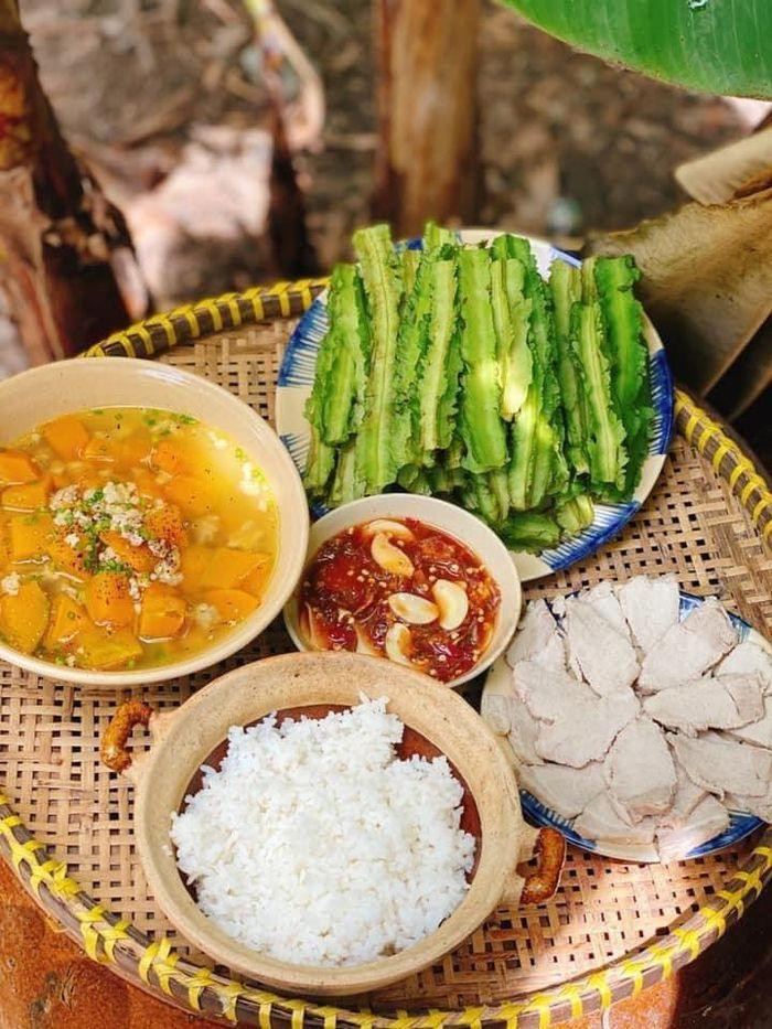 Đậu rồng mắm chua, thịt luộc, canh bí đỏ