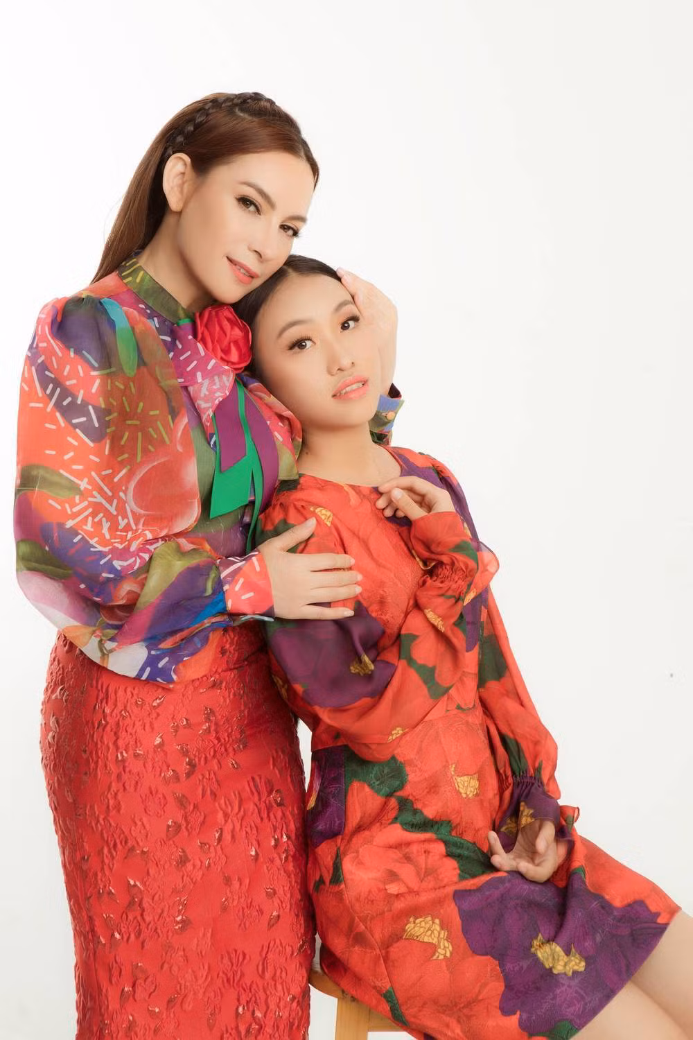 Con nuoi Phi Nhung xin loi vi khong the thap huong cho me