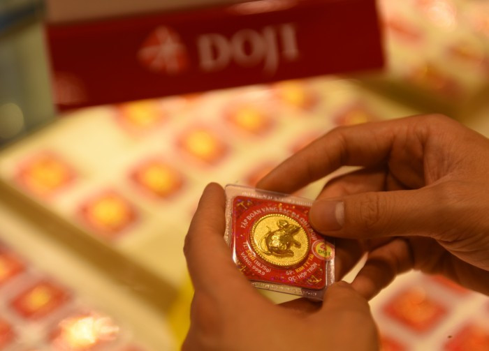 Gia vang hom nay 3/10: Ap luc giam sau dot tang soc-Hinh-4