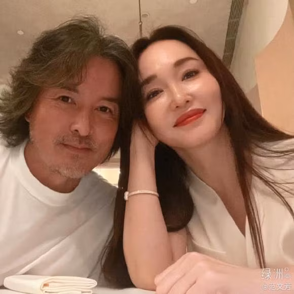 Ly Minh Thuan 50 tuoi ma rau toc bac pho, qua chenh voi vo-Hinh-2