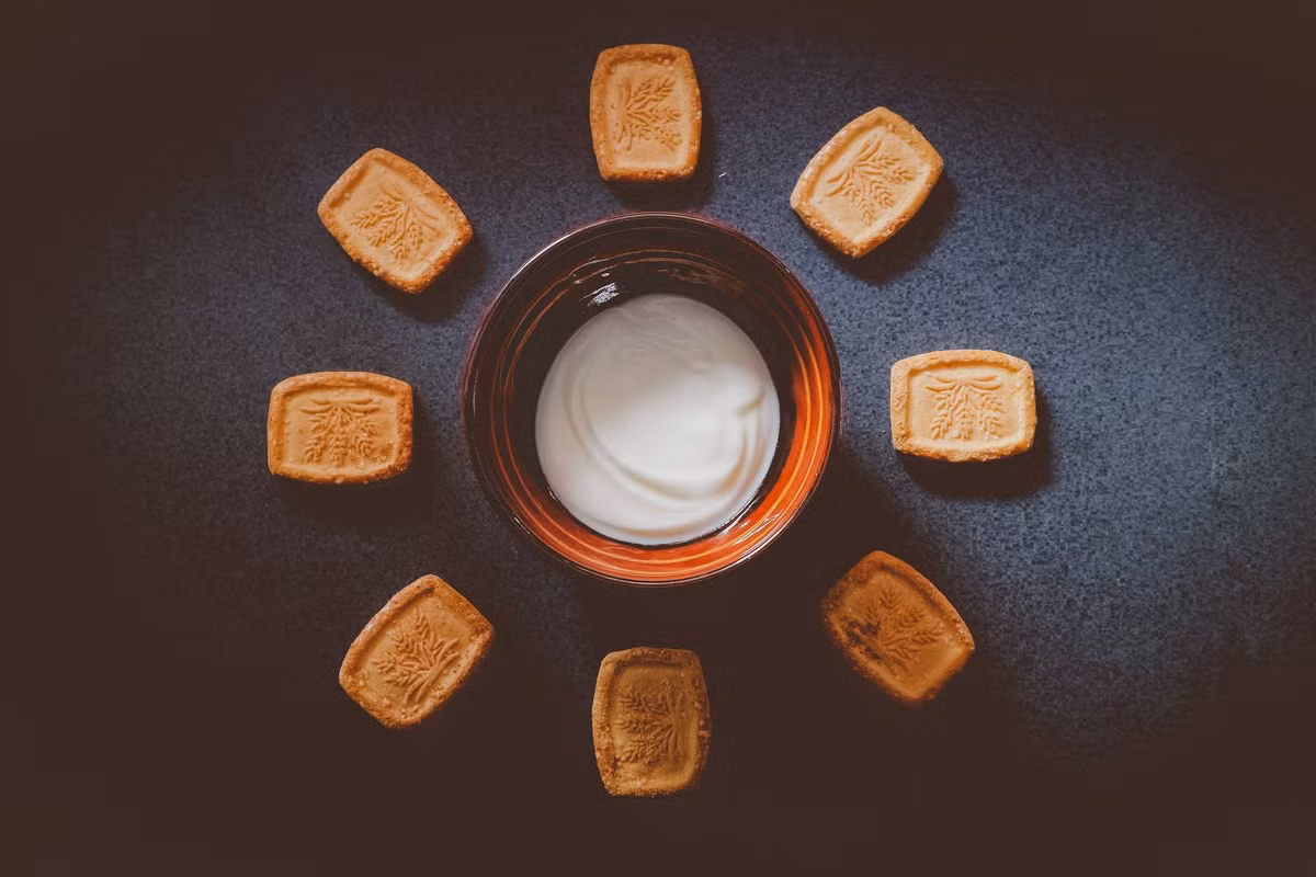  5. Thực phẩm lên men: Theo các nhà khoa học, những thực phẩm lên men như miso, kim chi, nấm kombucha hay sữa chua chứa nhiều lợi khuẩn tốt cho sức khỏe đường ruột và chức năng của não. Cụ thể, lợi khuẩn có trong quá trình lên men giúp chống sưng viêm, nguyên nhân chính của chứng suy giảm trí nhớ, rối loạn tâm lý và bệnh Alzheimer. Bạn có thể chọn những sản phẩm dán nhãn "men sống" và sử dụng chúng 1-2 lần/tuần. Ảnh: Pexels.