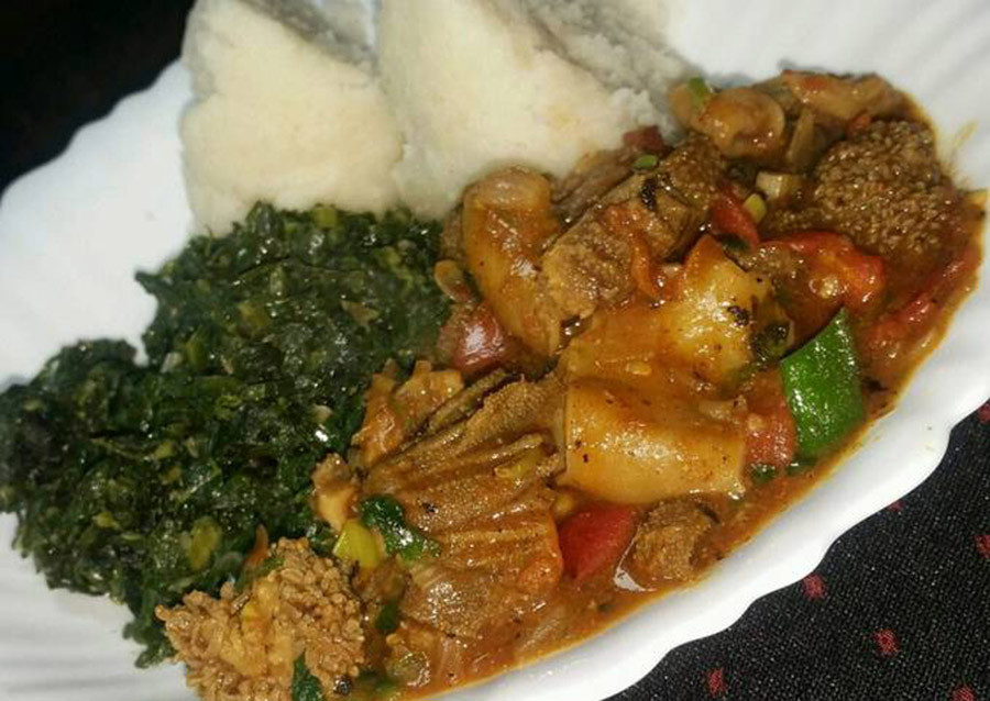  3. Ugali &amp; Matumbo: Món này rất được yêu thích ở Kenya, dạ dày bò sau khi rửa sạch bằng giấm sẽ không còn mùi hôi nữa. Tiếp theo đó, nó sẽ được đem chiên lên và đem hầm với nhiều loại rau củ khác nhau. Thông thường, món hầm này sẽ được ăn với ugali (bột ngô).